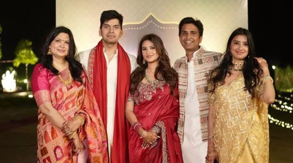 Kumar Vishwas daughter age